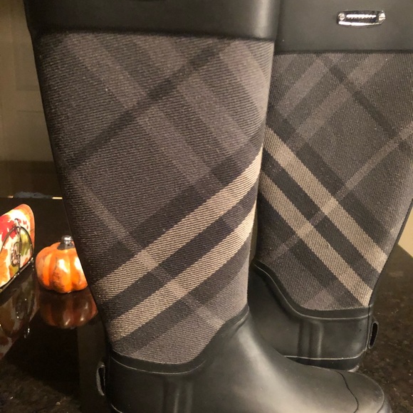 Burberry rain boots - Picture 1 of 5